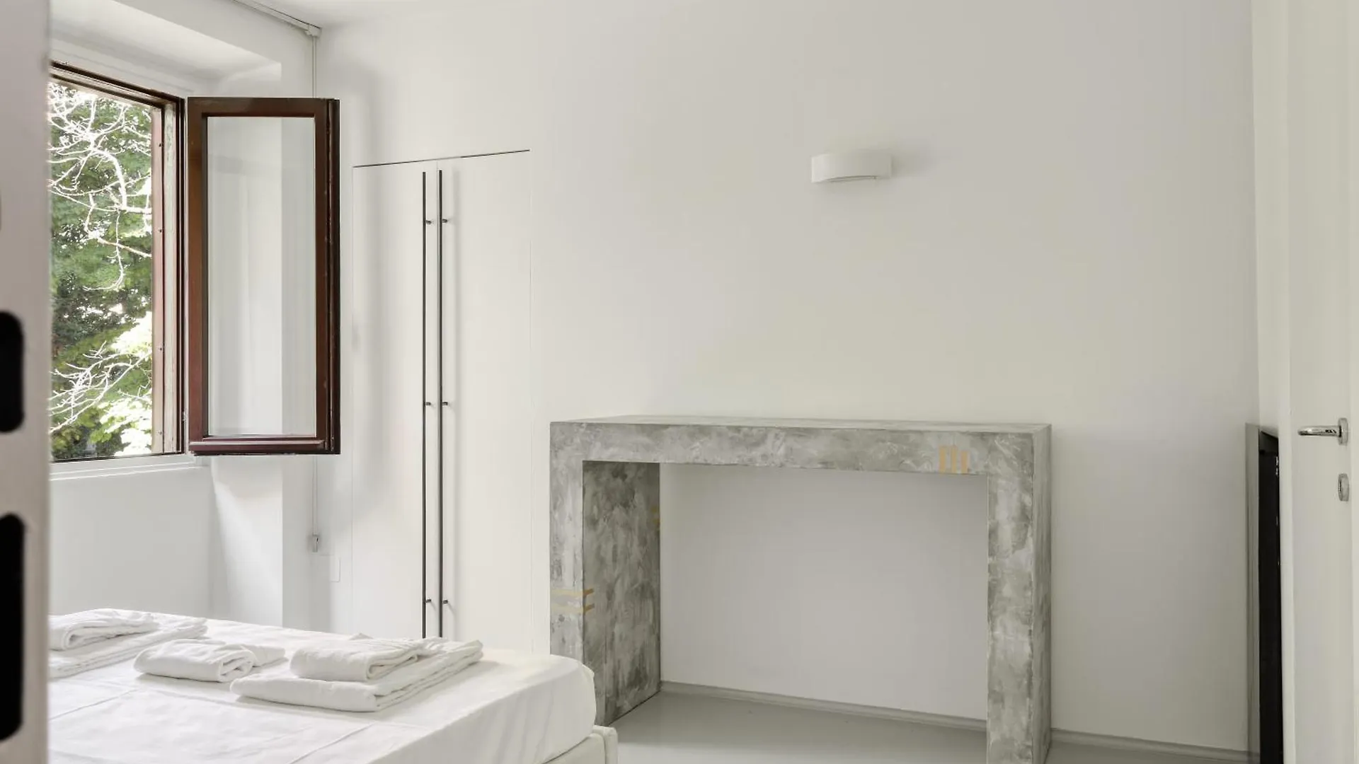 Brera - Bright And Cosy 2 Bedrooms Apt- Via Solferino ミラノ アパート